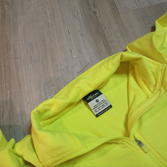 Nike Top - Picture 3 of 5